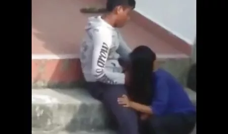 बिस्तर bf मूवी सेक्सी पर सो उसकी प्रेमिका