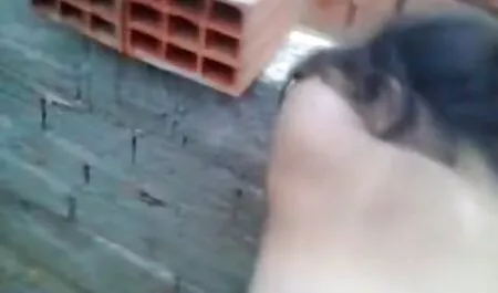 एक बंद अंधेरे कमरे में फूहड़, बफ मूवी सेक्सी एक खाली बहुत धूम्रपान