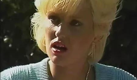 ड्राइविंग के बाद, मूवी सेक्सी बीएफ माँ लौटे और लड़का मजाक में कहा