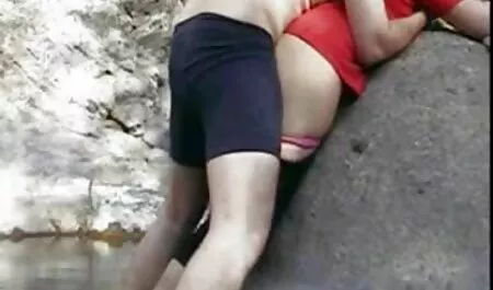 दो सेक्सी बफ मूवी निपल्स चूसने